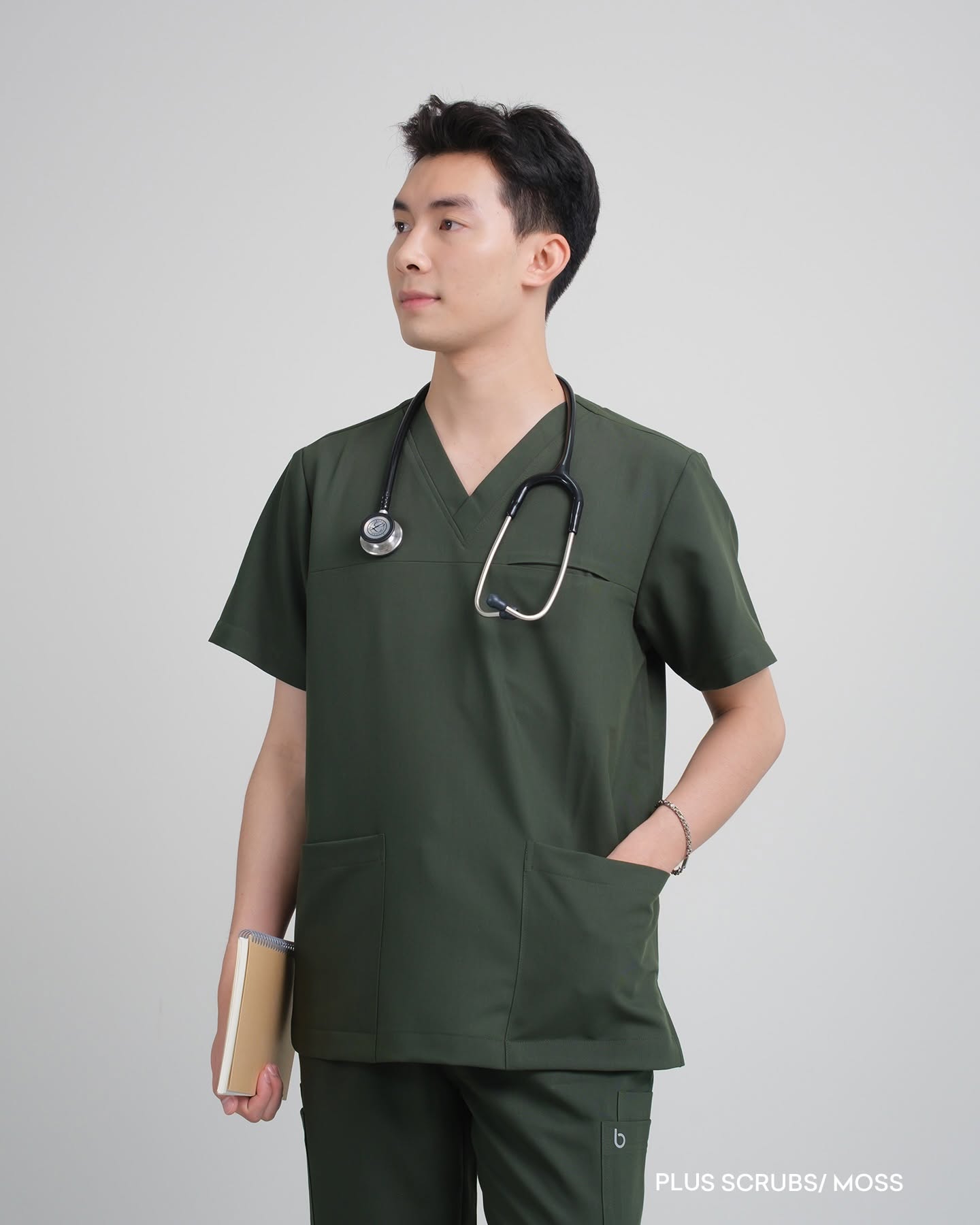 Từ chất liệu đến form dáng: Hướng dẫn từ A-Z cách chọn đồ scrub y tế cao cấp
